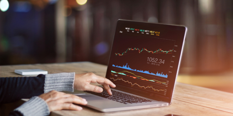 2024-morning-minutes-investment-trading-screen-laptop